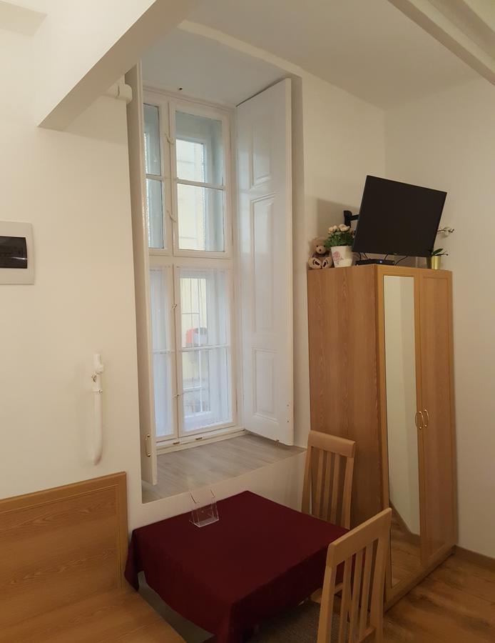 Authentic Akacfa Apartment Budapest Exteriör bild