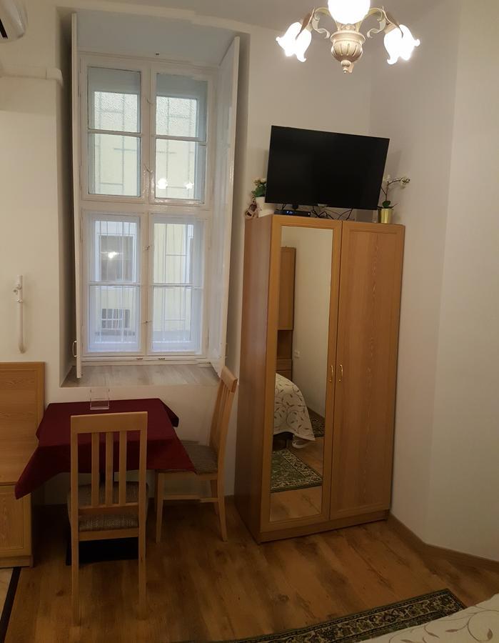 Authentic Akacfa Apartment Budapest Exteriör bild