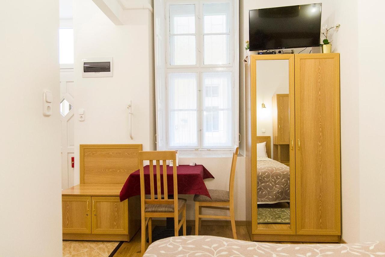 Authentic Akacfa Apartment Budapest Exteriör bild