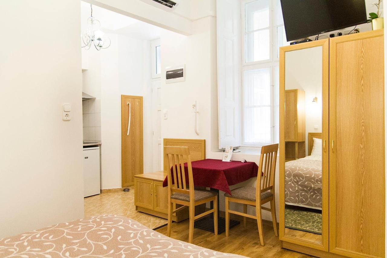 Authentic Akacfa Apartment Budapest Exteriör bild