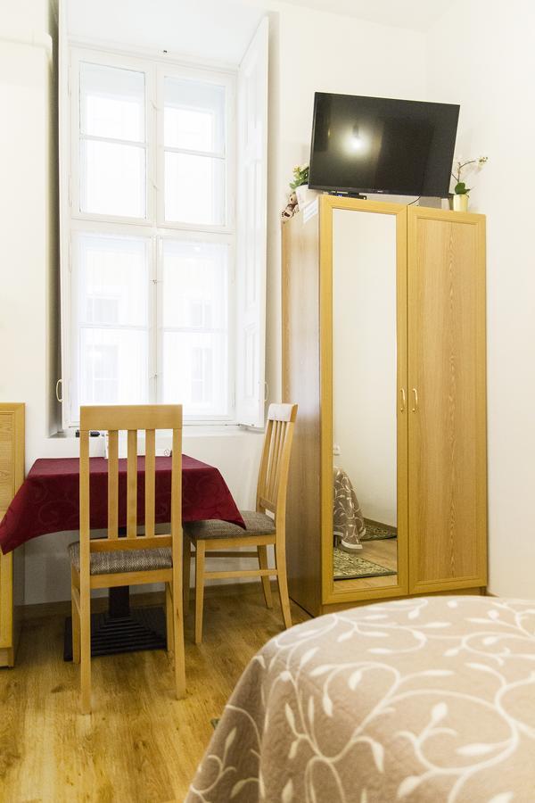 Authentic Akacfa Apartment Budapest Exteriör bild