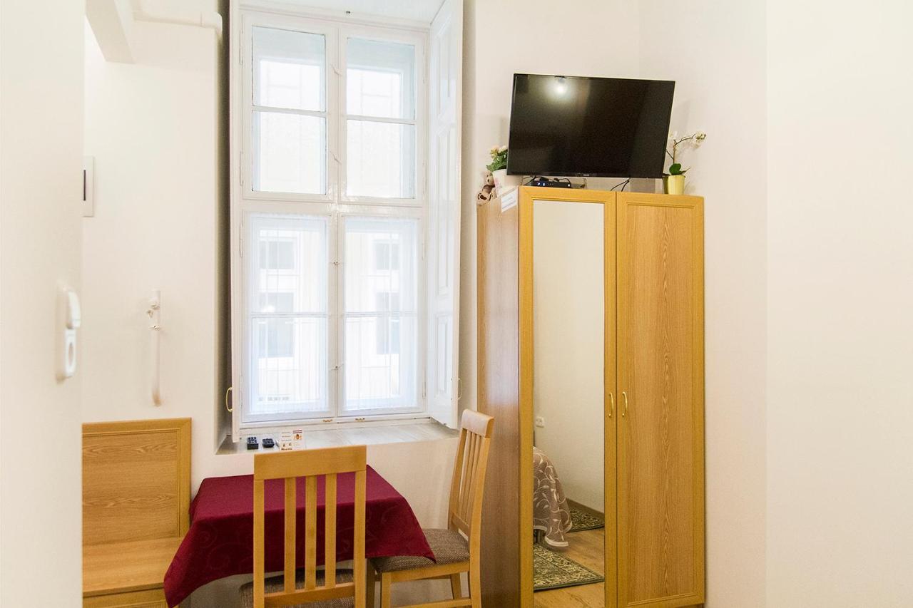 Authentic Akacfa Apartment Budapest Exteriör bild