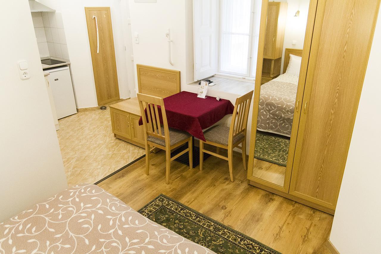 Authentic Akacfa Apartment Budapest Exteriör bild