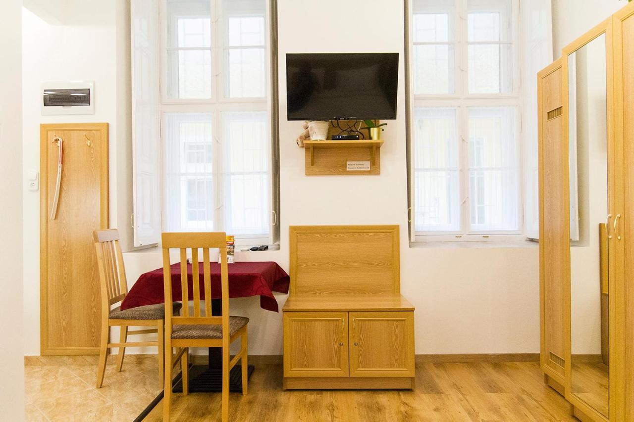 Authentic Akacfa Apartment Budapest Exteriör bild