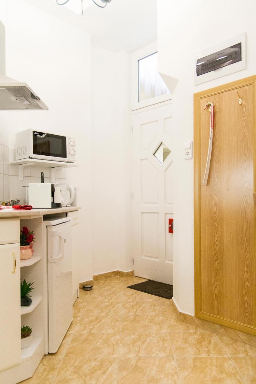 Authentic Akacfa Apartment Budapest Exteriör bild