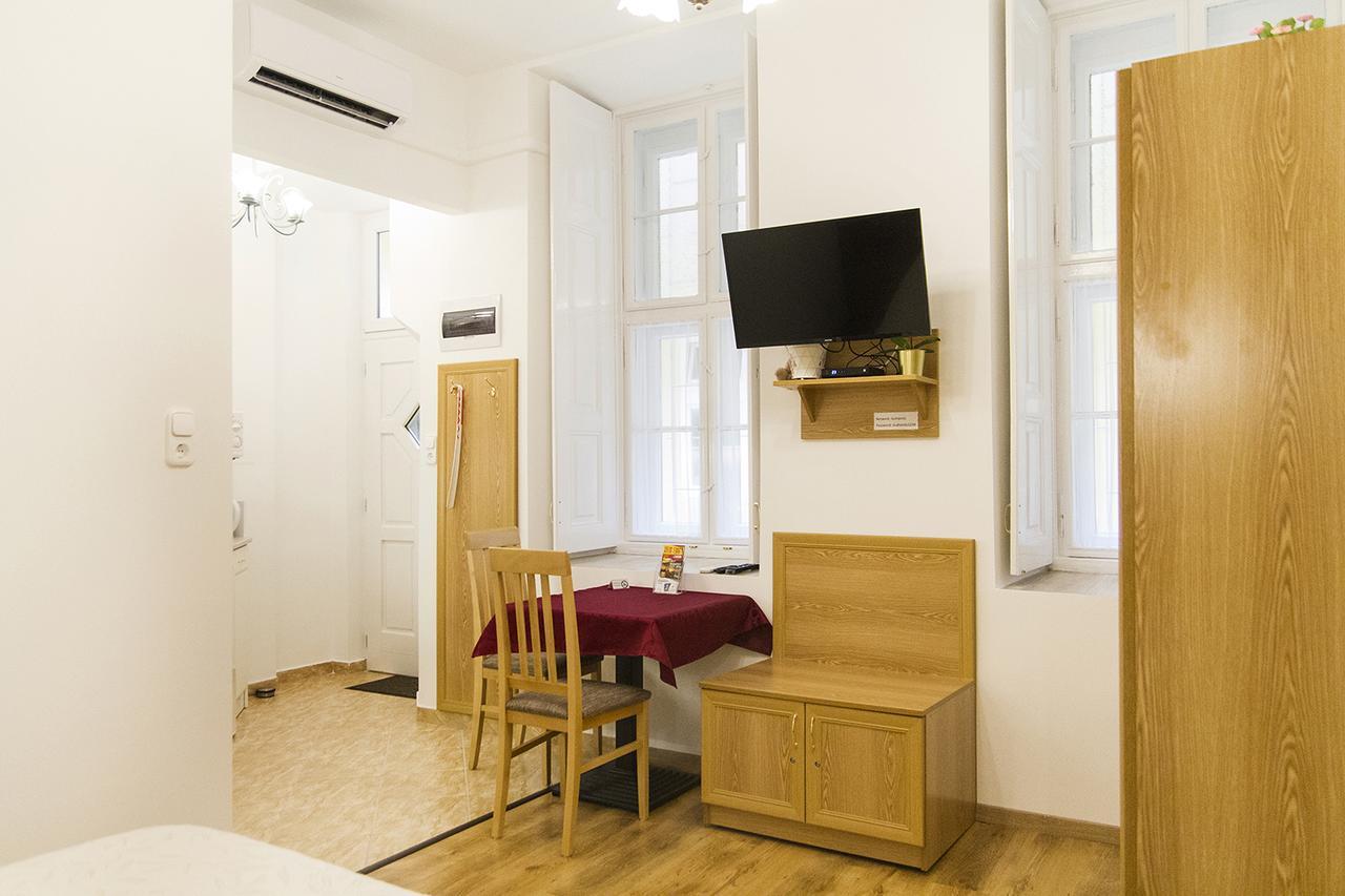 Authentic Akacfa Apartment Budapest Exteriör bild